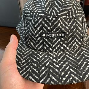 UNDEFEATED 5 Panel Hat grey/black